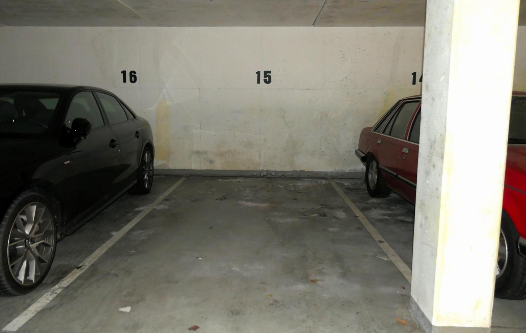 Schoelerberg Mit Tiefgaragenparkplatz Und Kingsize-bett