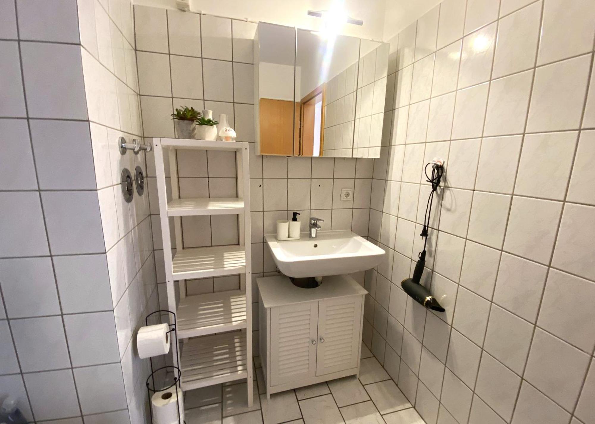 Schoelerberg Mit Tiefgaragenparkplatz Und Kingsize-bett * Osnabrück