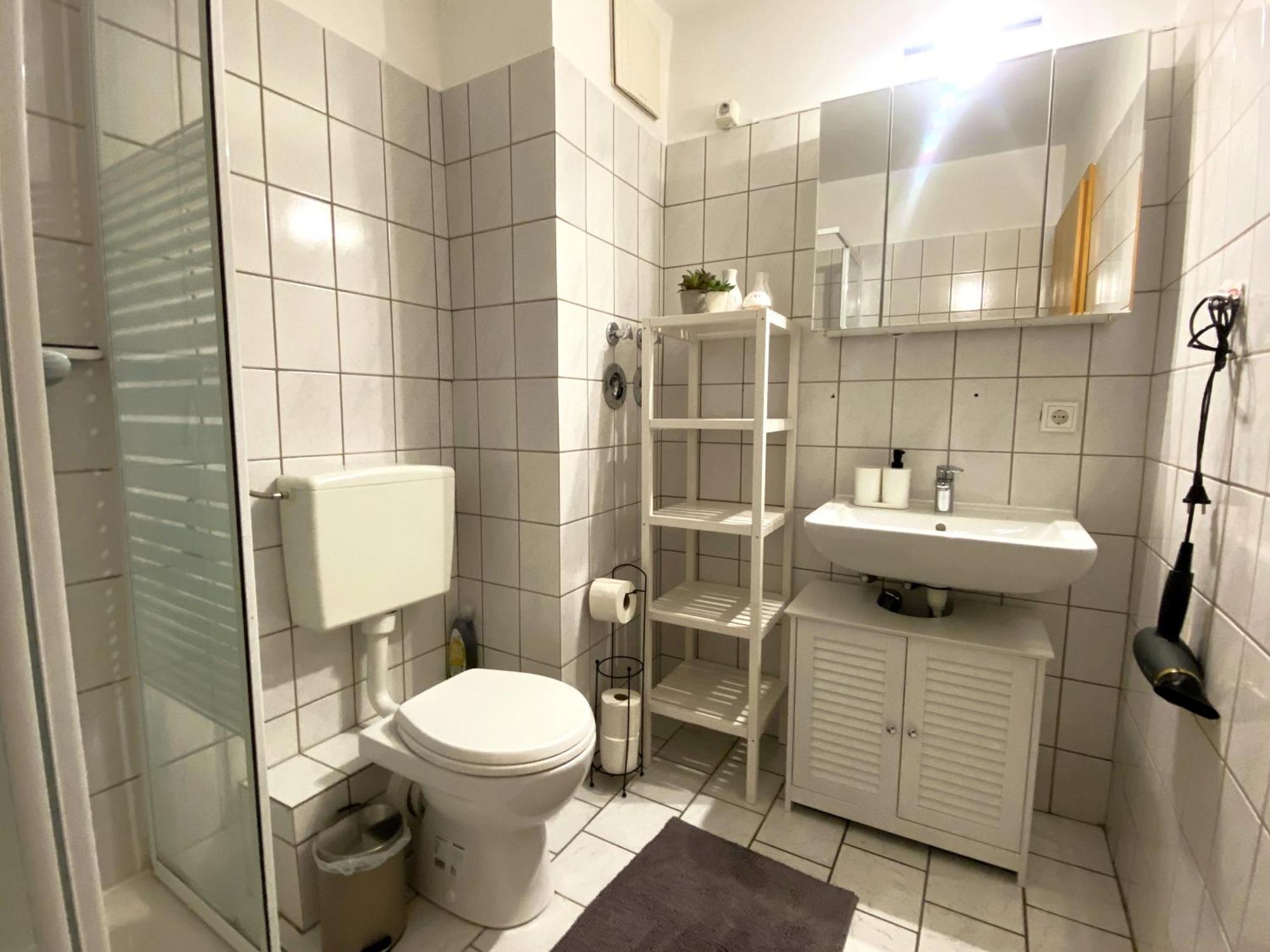 Apartment Schoelerberg Mit Tiefgaragenparkplatz Und Kingsize-bett
